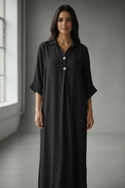 Redécouvrez l'élégance intemporelle avec cette jebba moderne, une pièce maîtresse qui sublime la silhouette féminine tout en gar